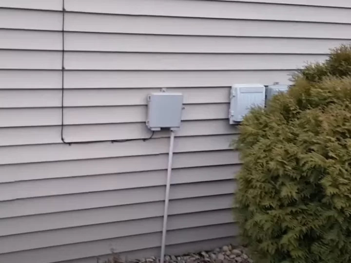 Plastic Splitting Riser Tubing for Drop Cable Management and Protection 